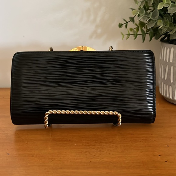 Authentic 💯 LV Black Epi Kisslock Wallet - Picture 2 of 12
